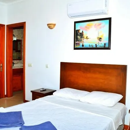 Yenikoy Sleeps 8 Pool Air Con Wifi
